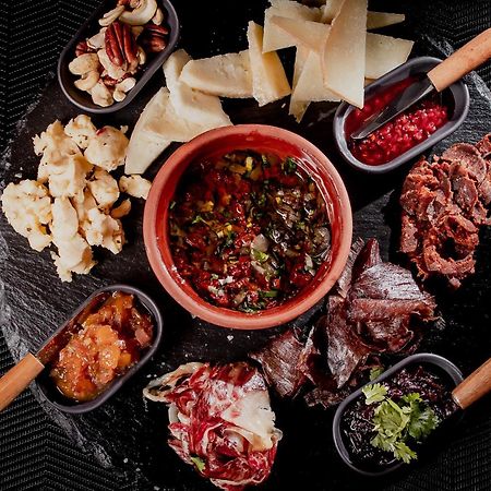 Hotel Marina Club أولشتين المظهر الخارجي الصورة A selection of cured meats and cheeses