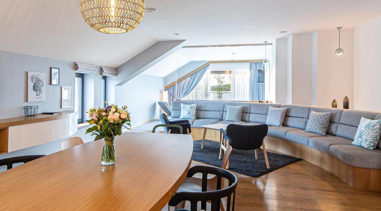 Hotel Marina Club أولشتين المظهر الخارجي الصورة A modern apartment in Berlin, Germany