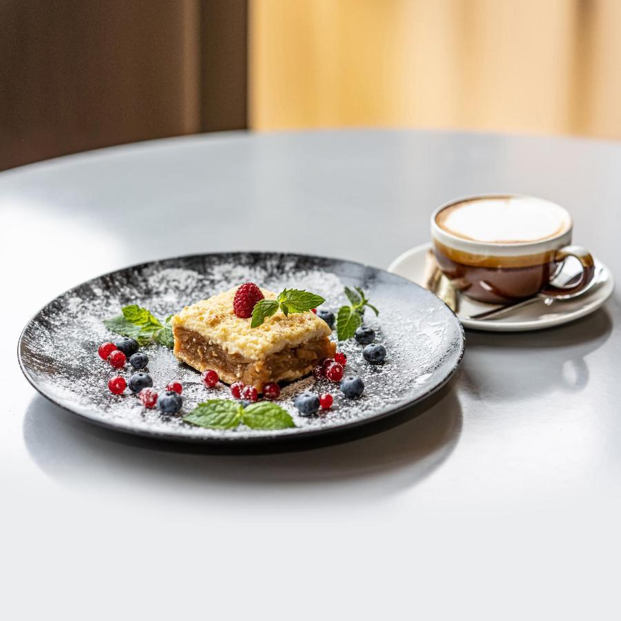 Hotel Marina Club أولشتين المظهر الخارجي الصورة A coffee and a dessert