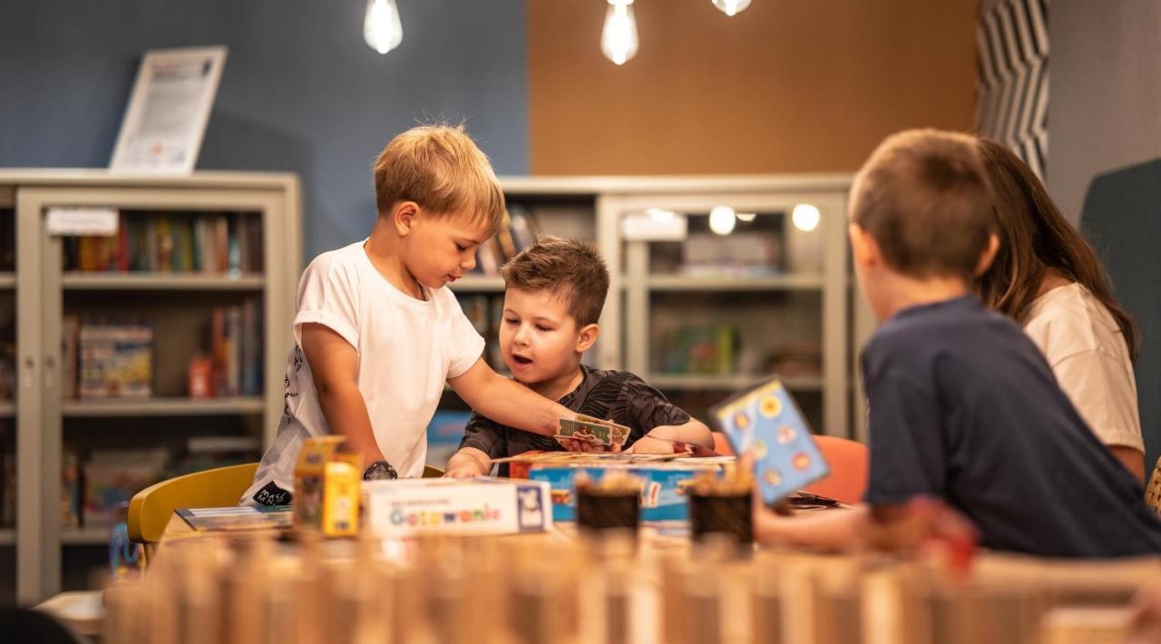 Hotel Marina Club أولشتين المظهر الخارجي الصورة Children playing with toys