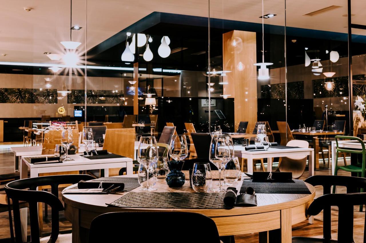 Hotel Marina Club أولشتين المظهر الخارجي الصورة Restaurant in the airport