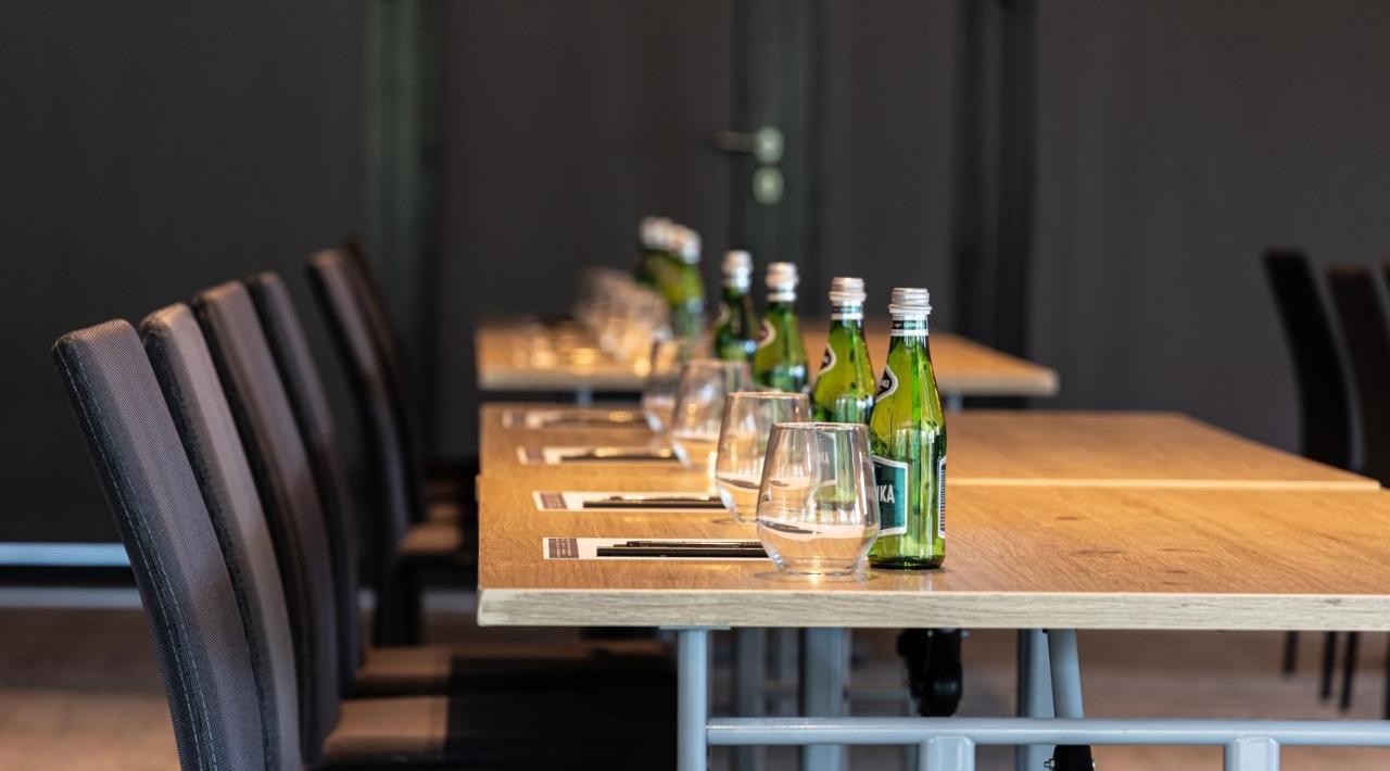 Hotel Marina Club أولشتين المظهر الخارجي الصورة Bottles of Perrier