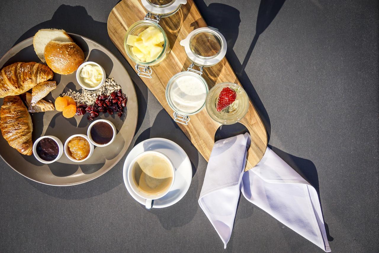 Hotel Marina Club أولشتين المظهر الخارجي الصورة A typical breakfast at the hotel